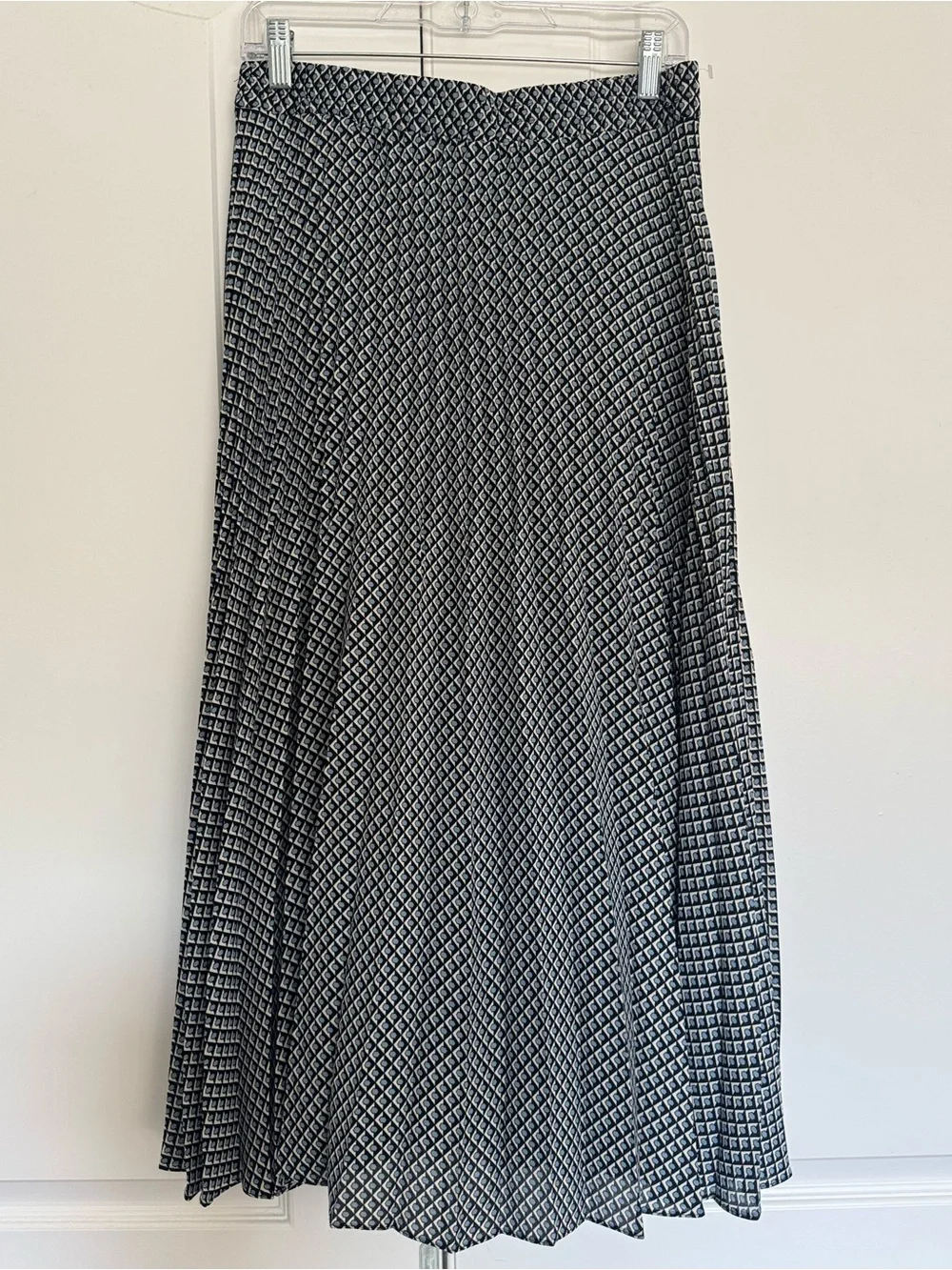 Max Studio Black and White Diamond-Print Pleated Skirt